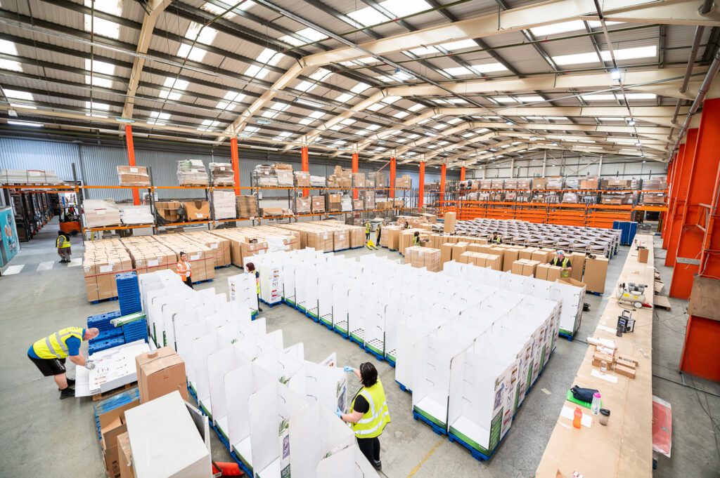 dee set warehouse loading